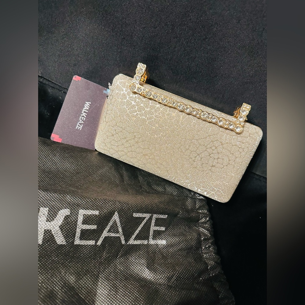 Gorgeous clutch purse with golden chain!BRAND NEW